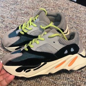Kids Yeezy Boost 700